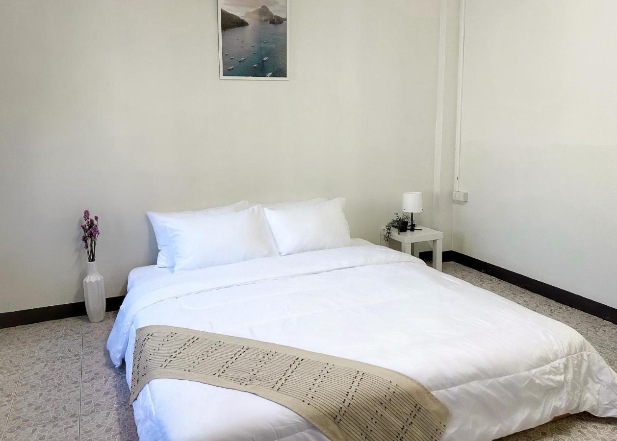 Montana Hotel & Hostel Phuket Karon المظهر الخارجي الصورة
