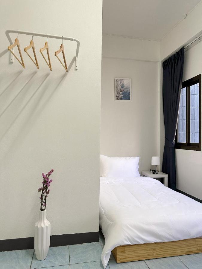 Montana Hotel & Hostel Phuket Karon المظهر الخارجي الصورة