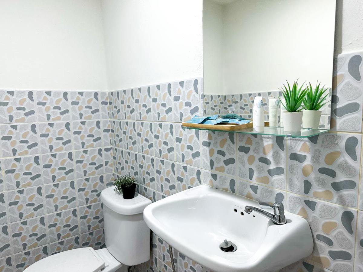 Montana Hotel & Hostel Phuket Karon المظهر الخارجي الصورة