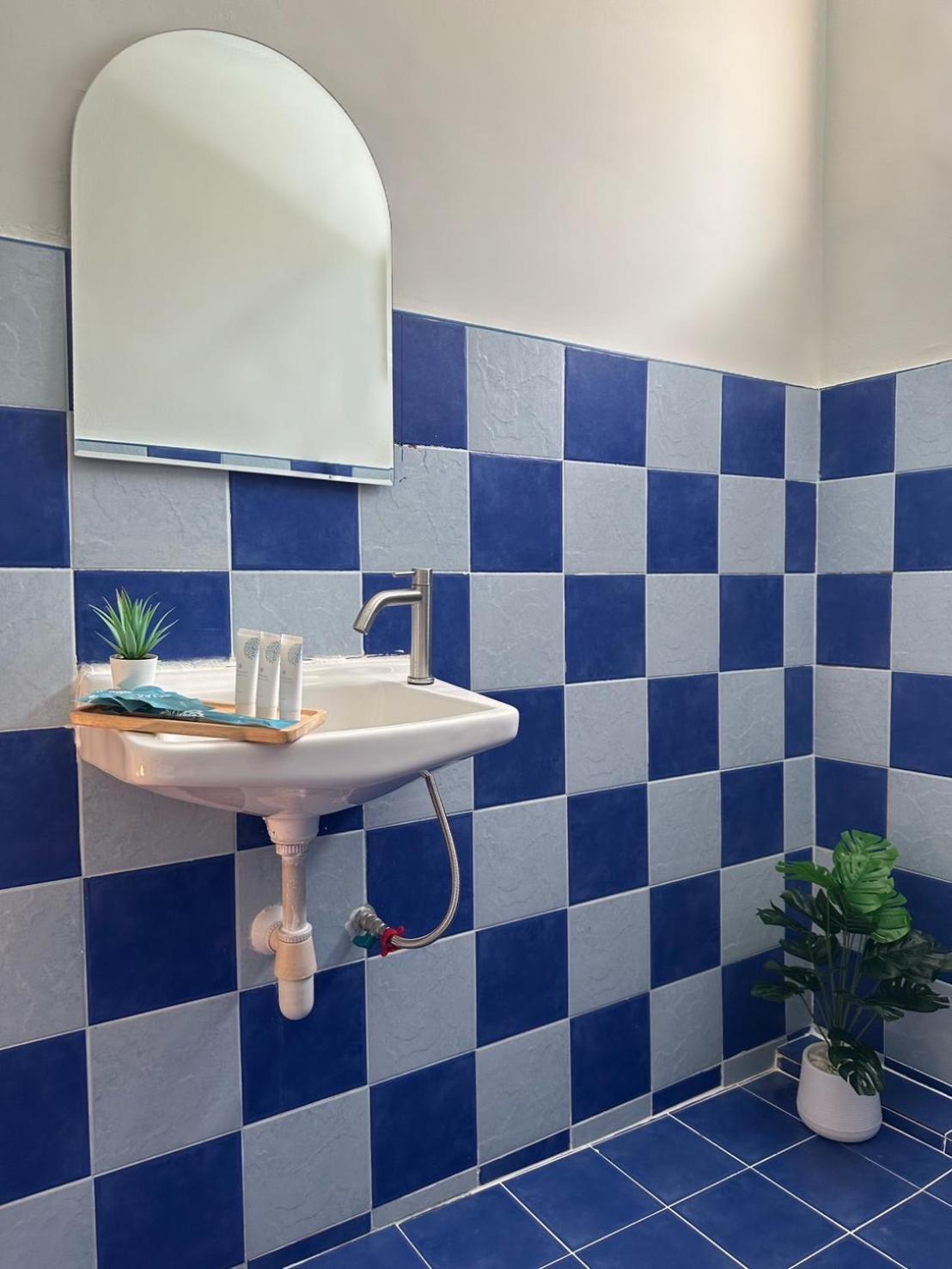 Montana Hotel & Hostel Phuket Karon المظهر الخارجي الصورة