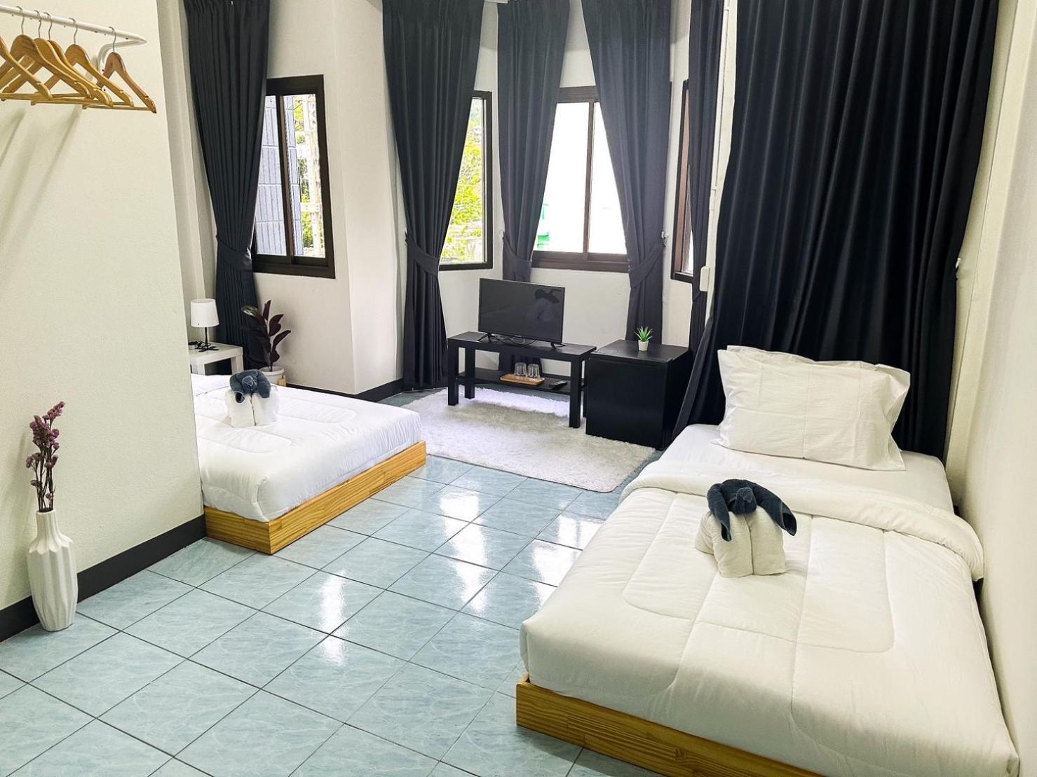 Montana Hotel & Hostel Phuket Karon المظهر الخارجي الصورة