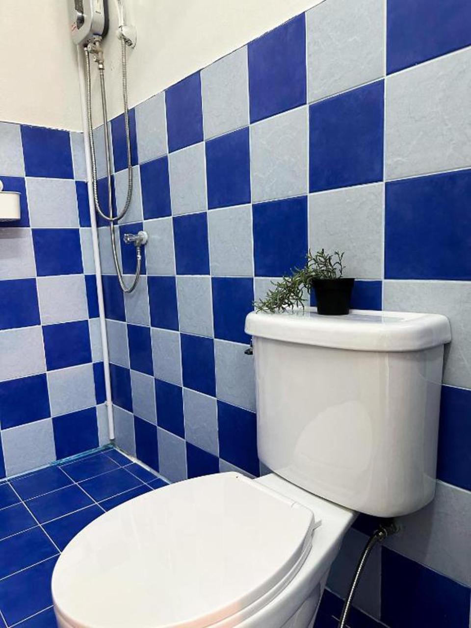 Montana Hotel & Hostel Phuket Karon المظهر الخارجي الصورة