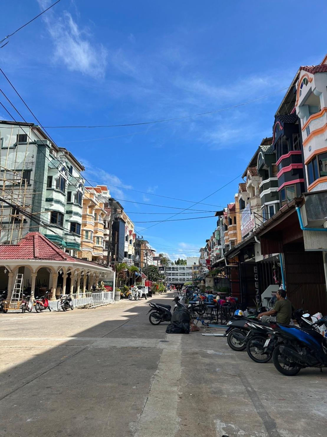 Montana Hotel & Hostel Phuket Karon المظهر الخارجي الصورة
